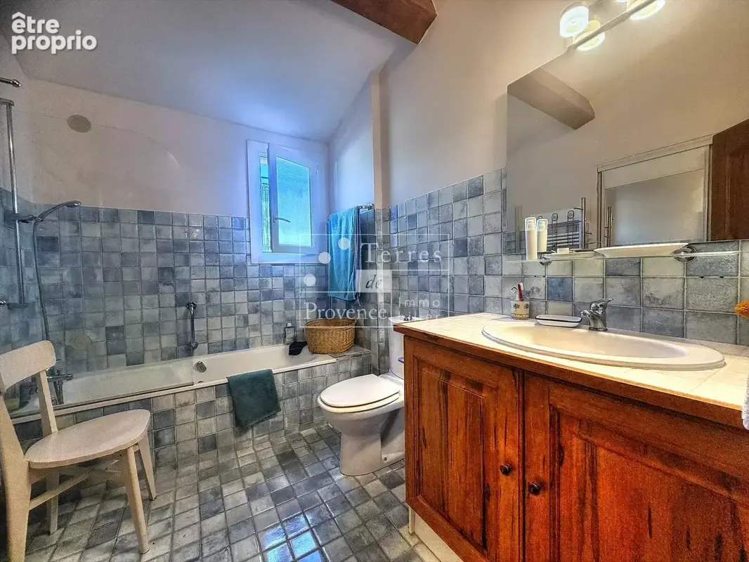 A vendre à Aups, villa provençale avec piscine et garage à Aups - photo 10