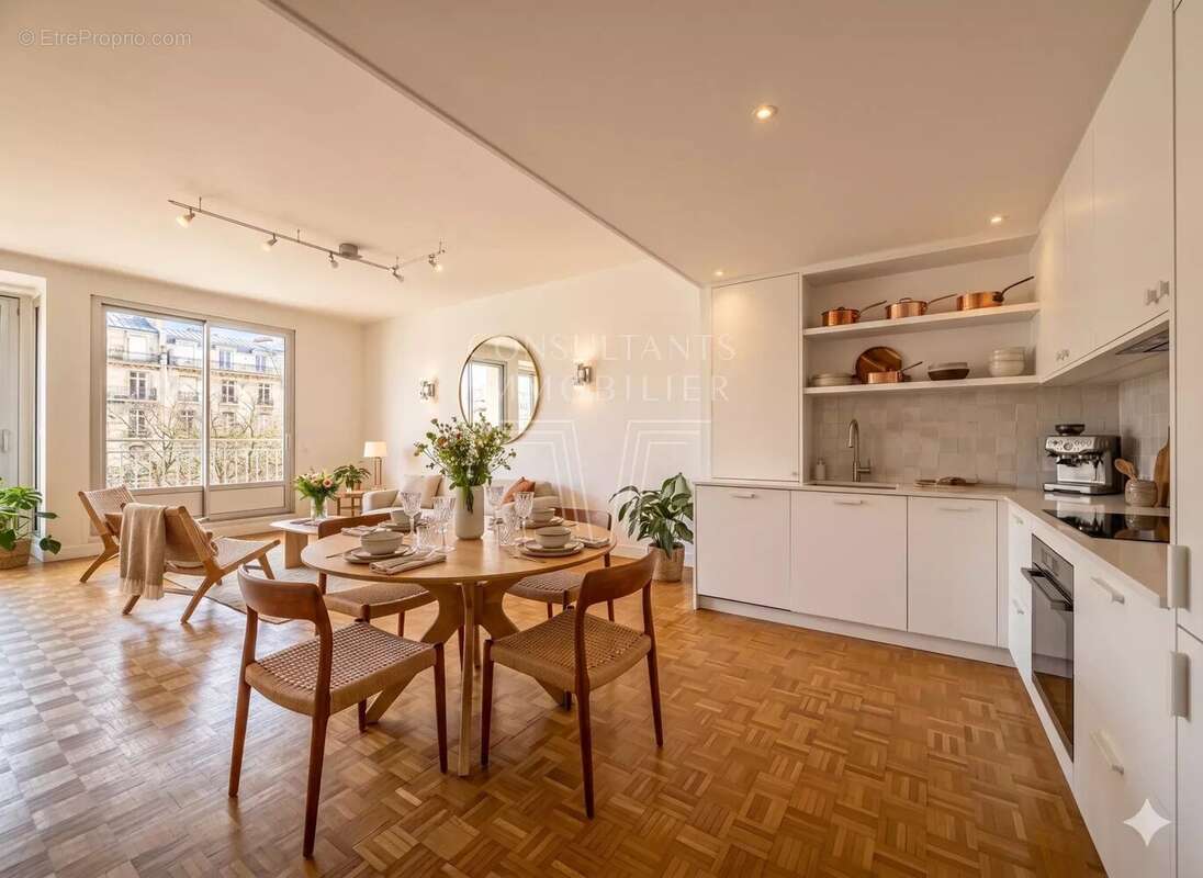 Appartement à PARIS-16E