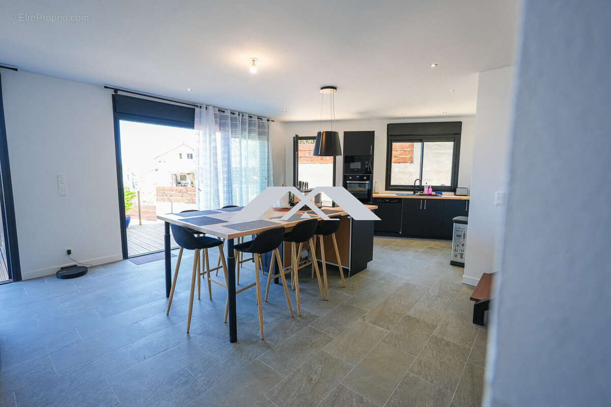 Maison à LES TROIS-BASSINS