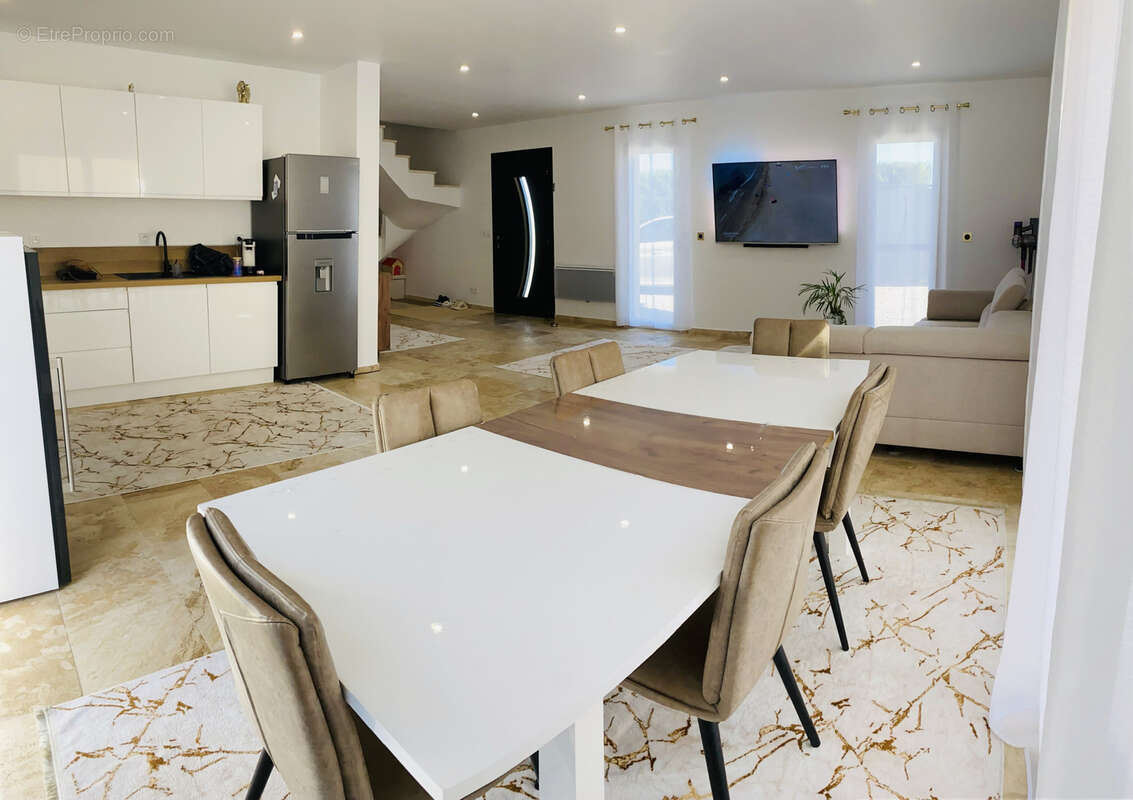 Maison à LA QUEUE-LES-YVELINES