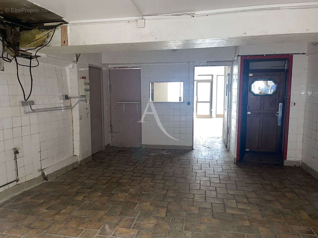 Commerce à FONTENAY-LE-COMTE