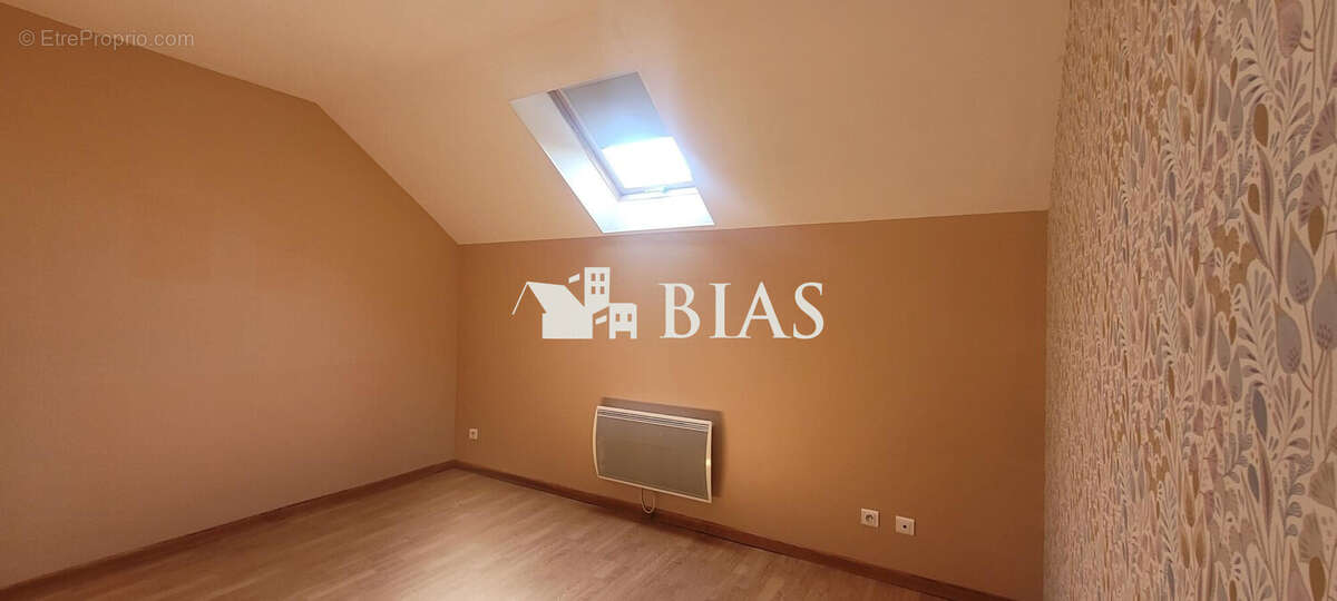 Maison à SAINT-ETIENNE-DU-VAUVRAY