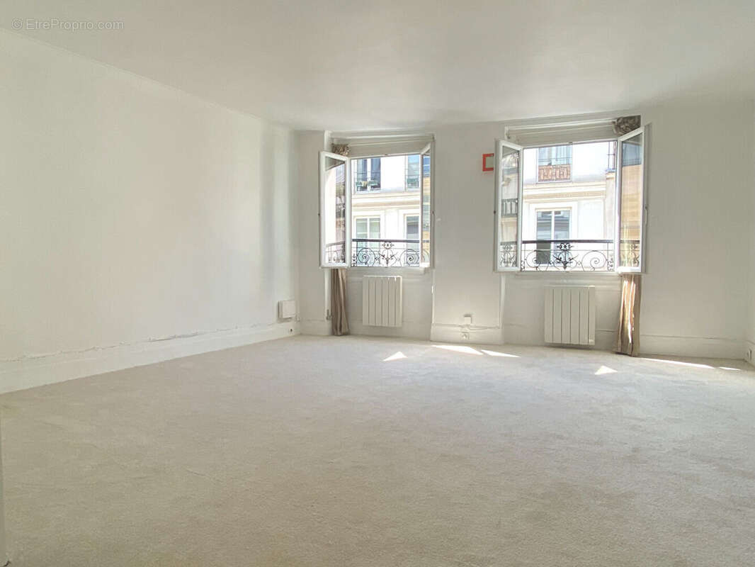 Appartement à PARIS-2E
