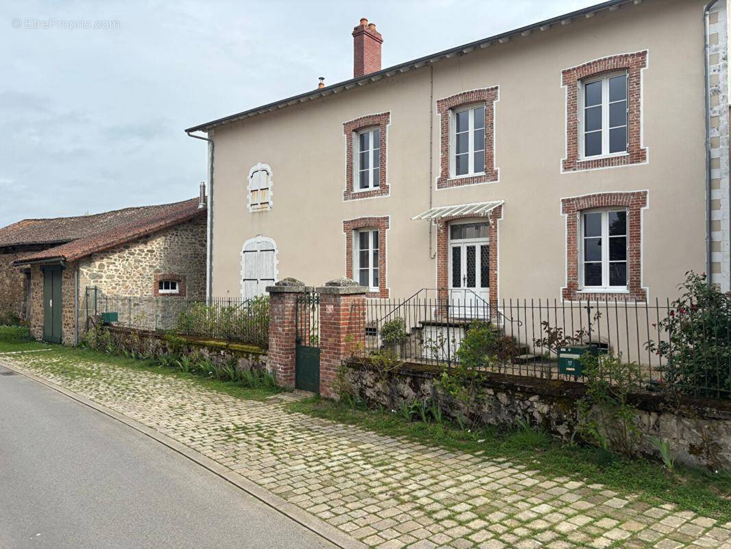 Maison à FLAVIGNAC