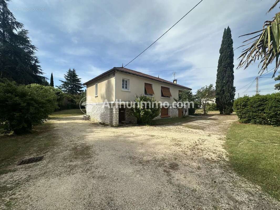 Ensemble immobilier avec maison, grange et plus de 7 000 m² de terrain – Neuvic - photo 3
