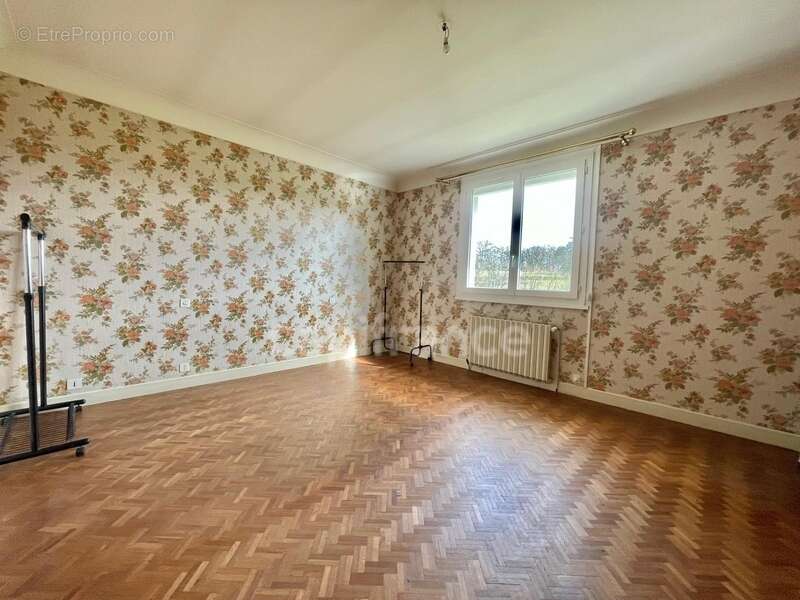 Maison à JUGEALS-NAZARETH