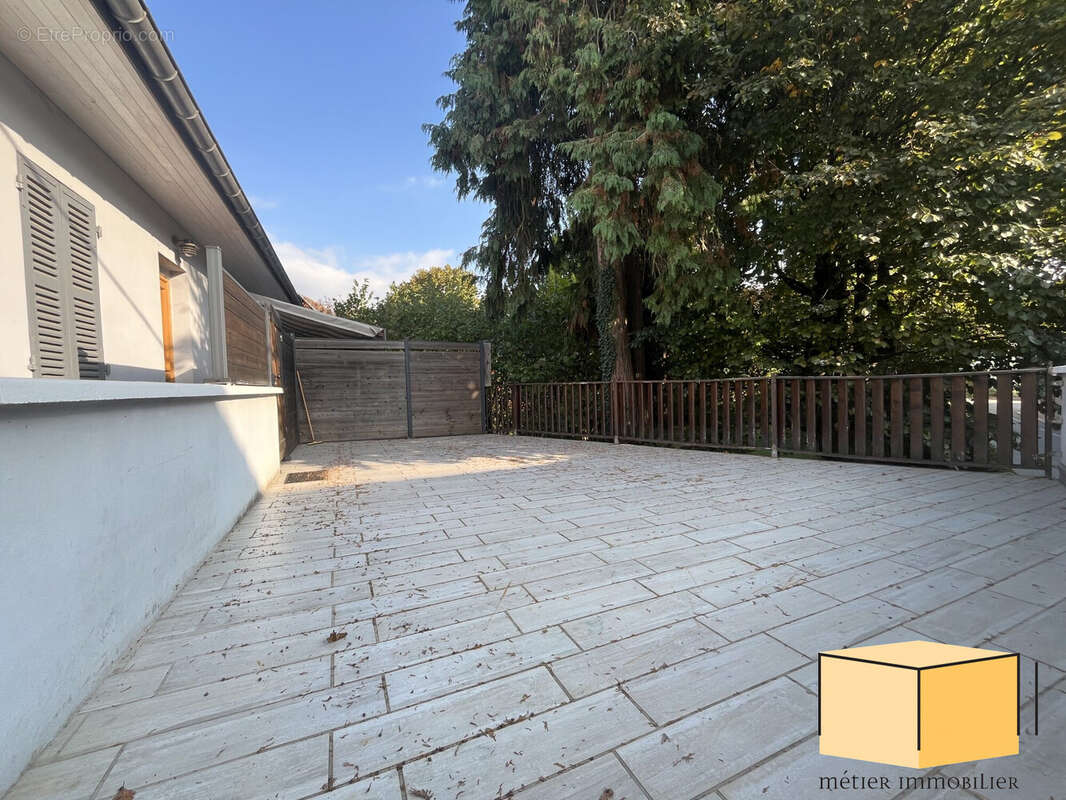 Appartement à YENNE