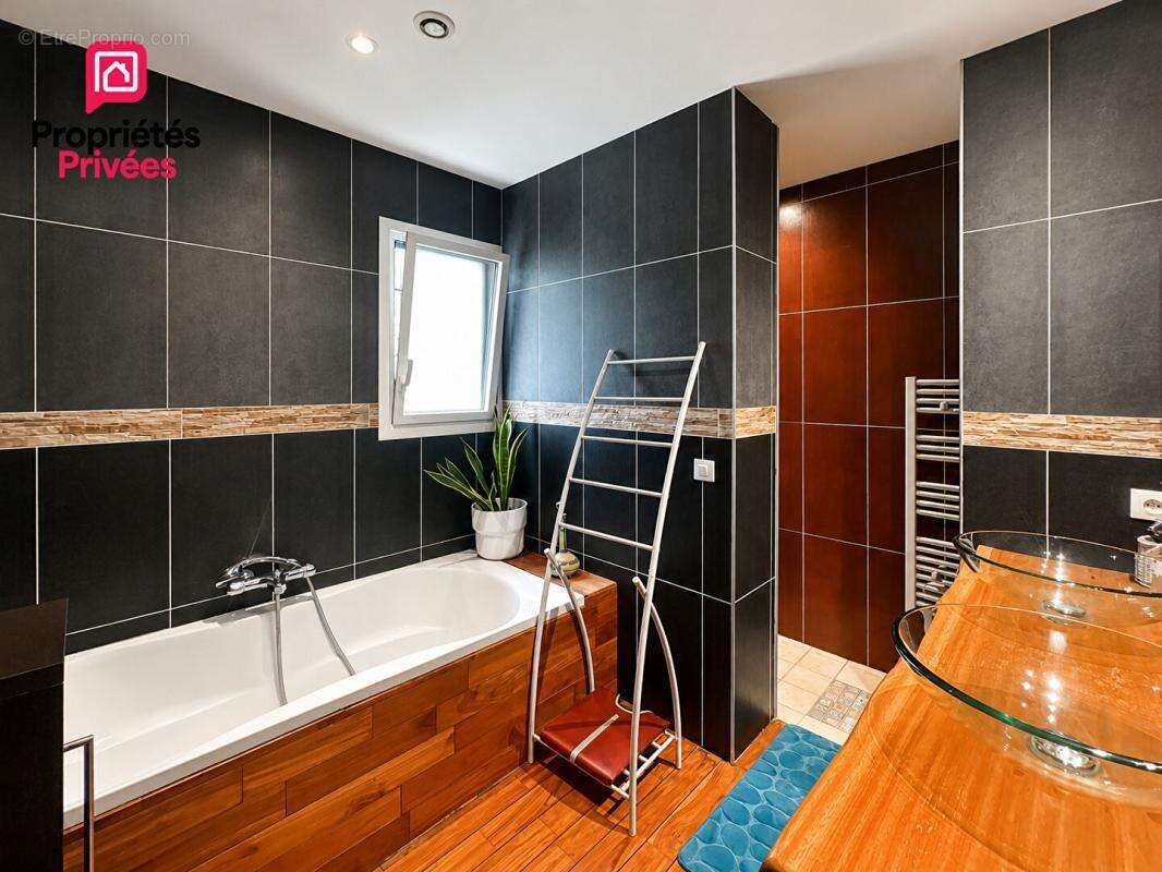 Maison en pierre rénovée de 142 m² sur plus de 7 300 m² - photo 13