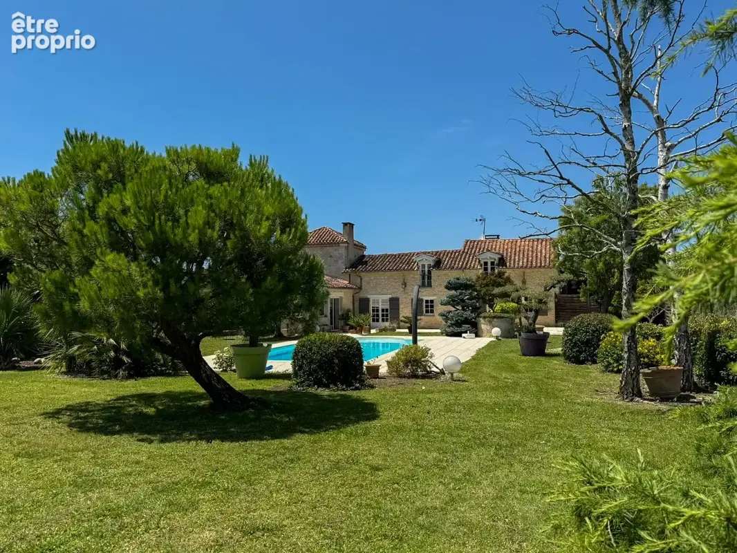 Charmante Maison en Pierre avec Piscine, Vues Panoramiques et Jardin Paisible - photo 24