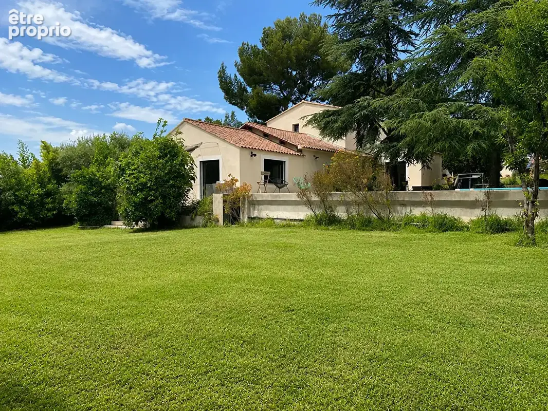 Maison T4 200m² sur 2500m² de terrain avec piscine, garages, cave, dépendances à ALLAUCH 13190 - photo 2