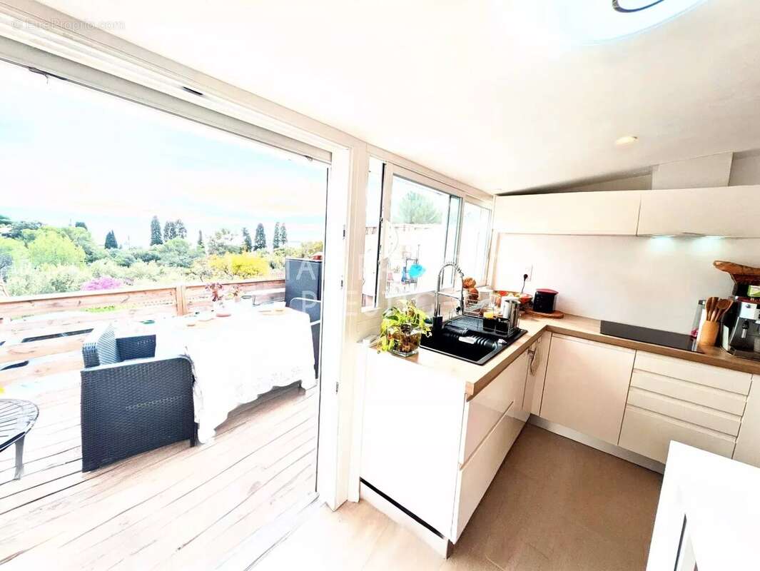 Appartement à VALLAURIS