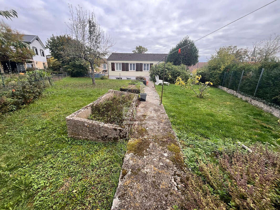 Maison à LOUVIGNY
