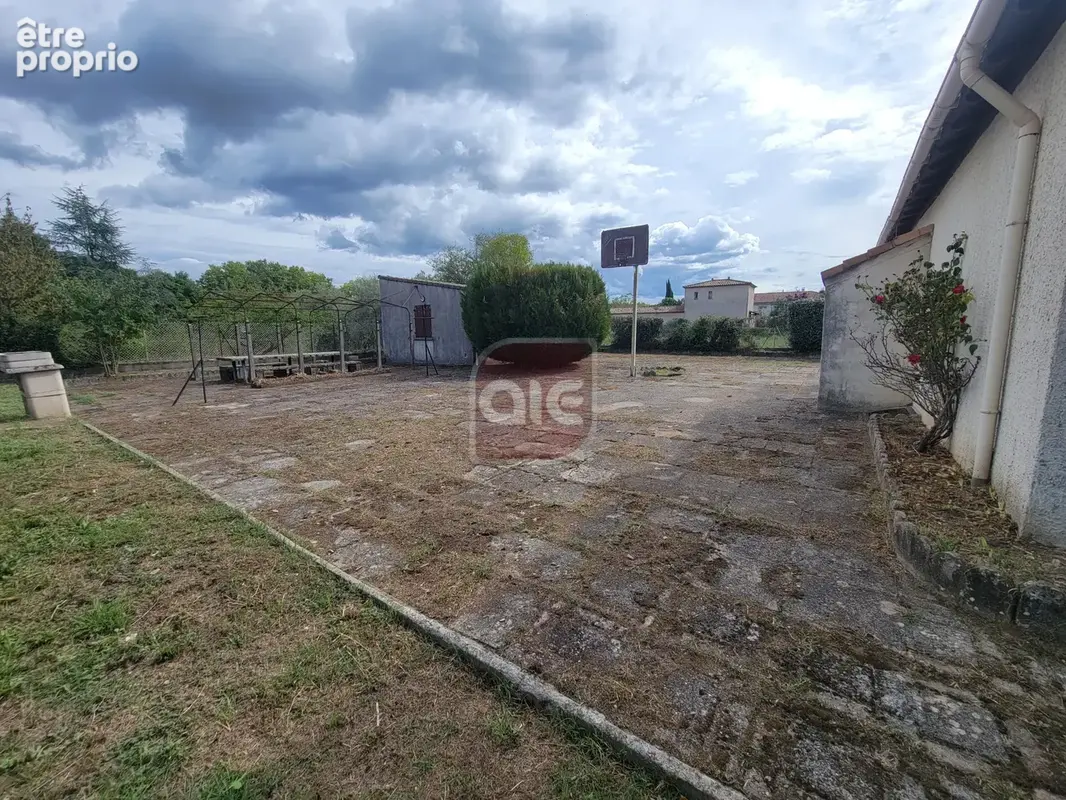 Maison de plain-pied avec annexes - photo 8
