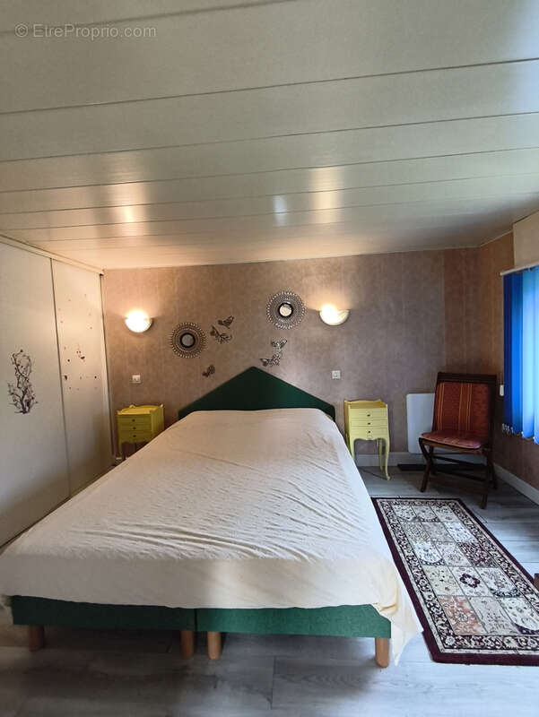 Maison à LA NEUVILLE-LES-BRAY