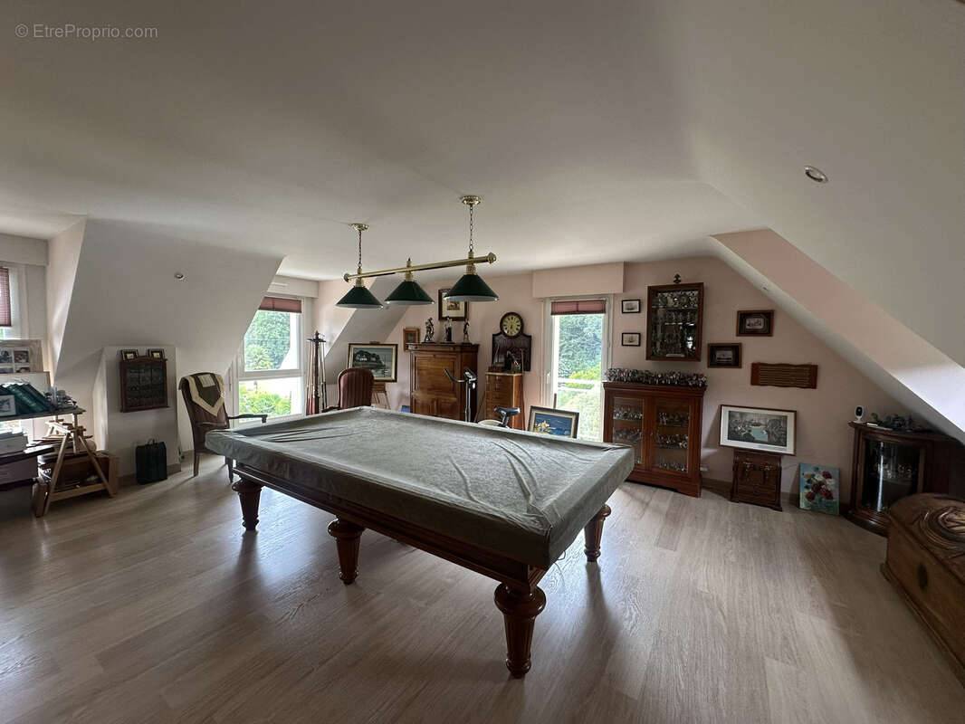 Melrand   Belle maison familiale avec véranda, sous-sol et grand terrain arboré - photo 12
