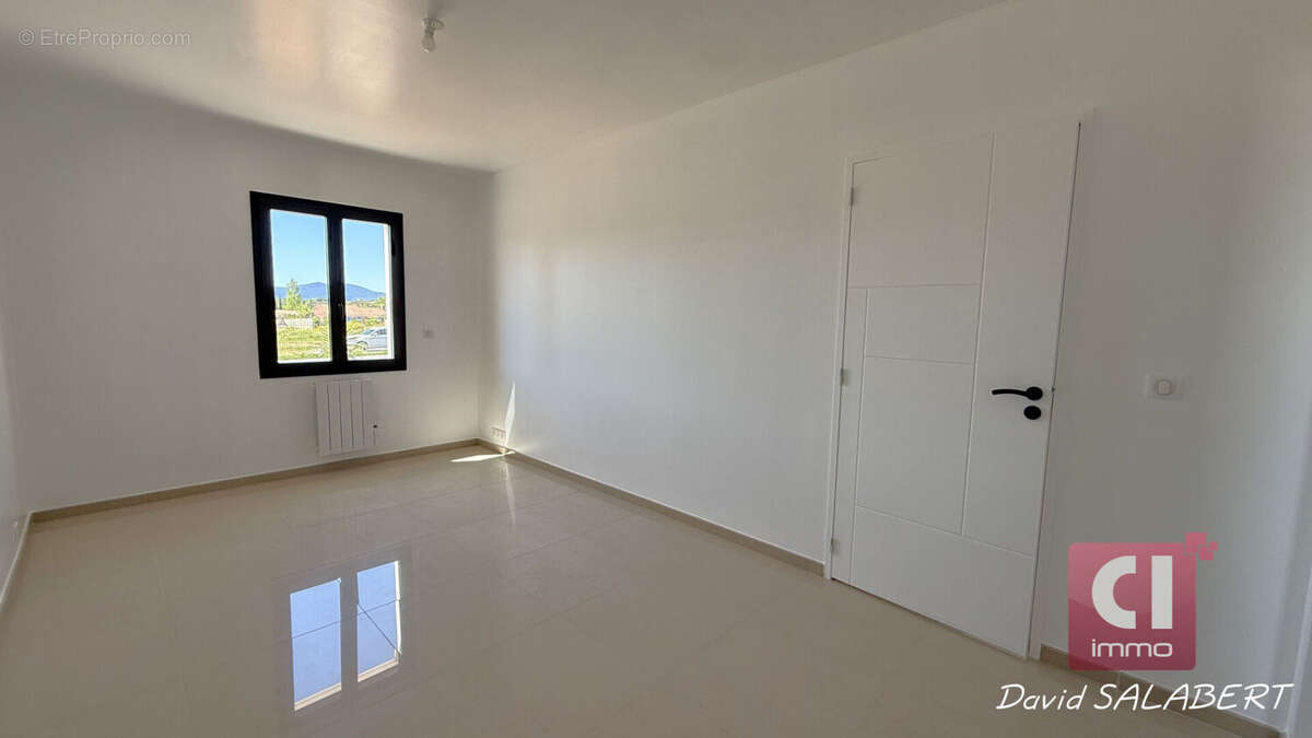 Villa contemporaine neuve avec vue dégagée  avec piscine. Exposition plein sud. VIDAUBAN - photo 10