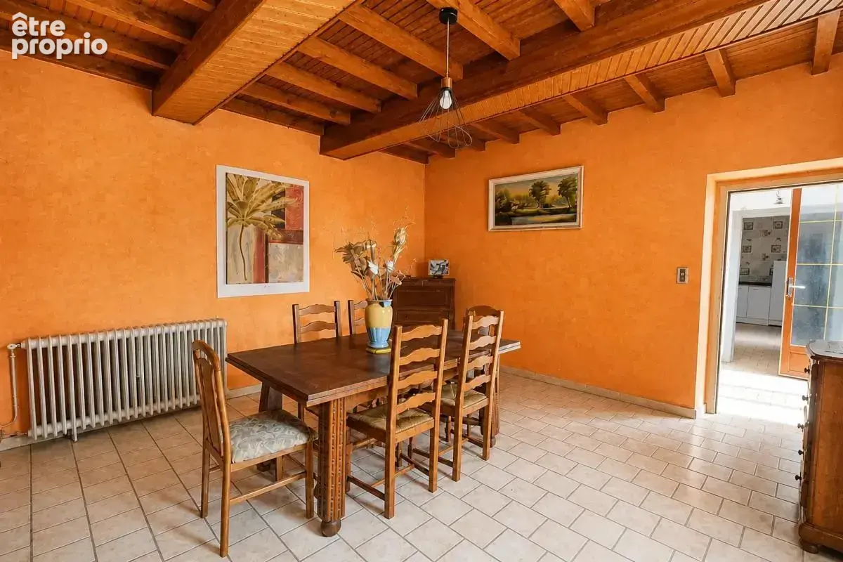 Maison de 130,94 m² à rénover avec dépendances et jardin - photo 2