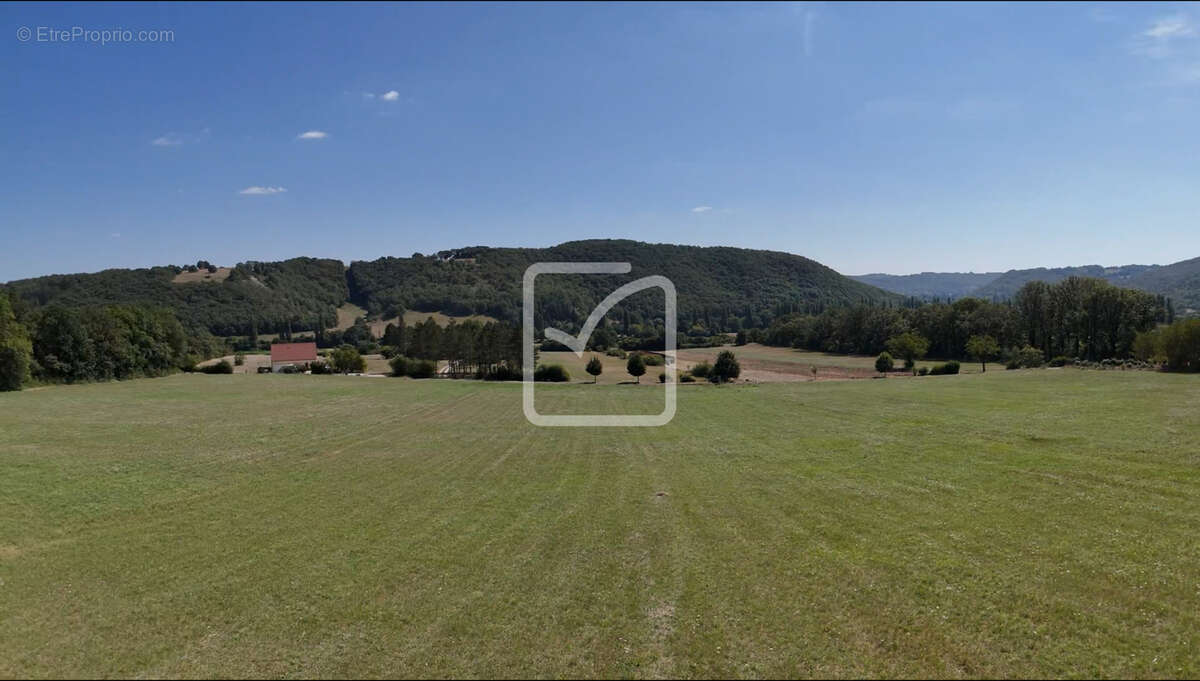 Terrain à SAINT-CHAMARAND