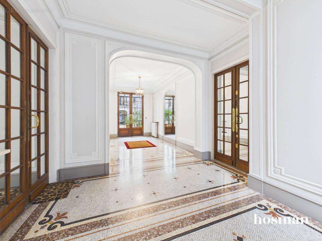 Appartement à PARIS-17E