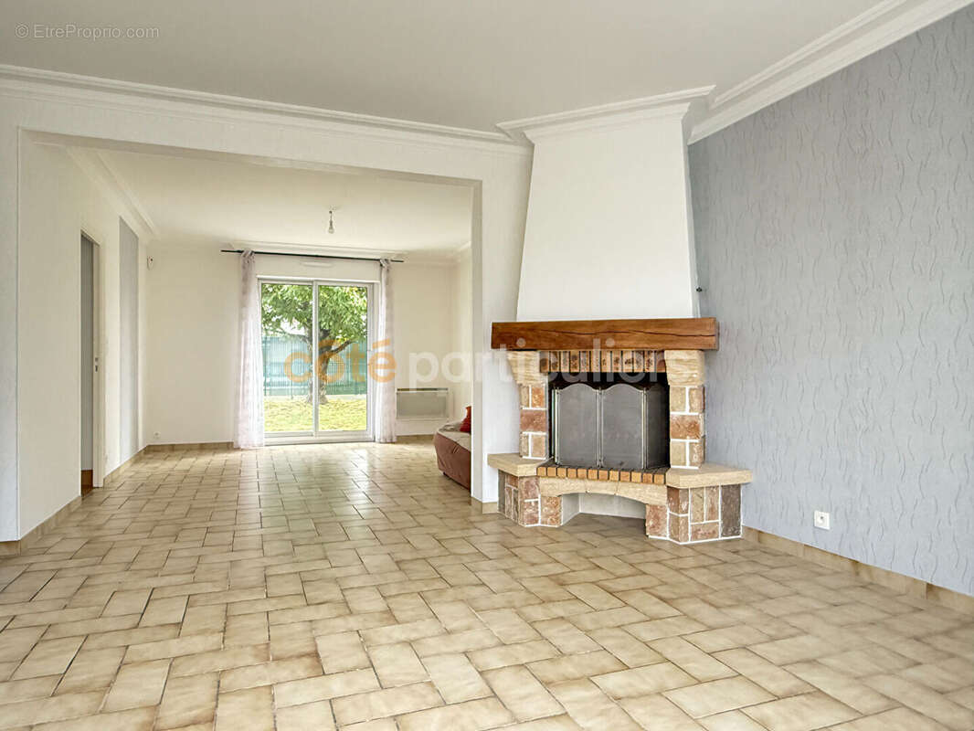A VENDRE - LAVAL - Maison 4 chambres - photo 4