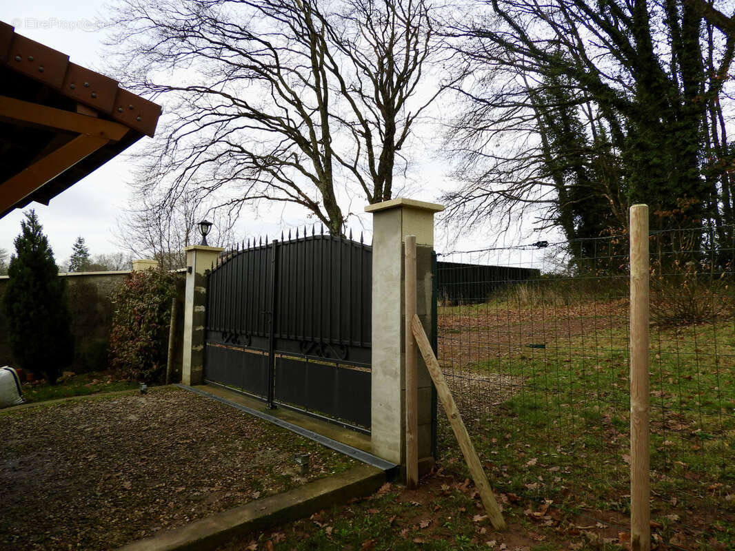 Maison à SAXI-BOURDON