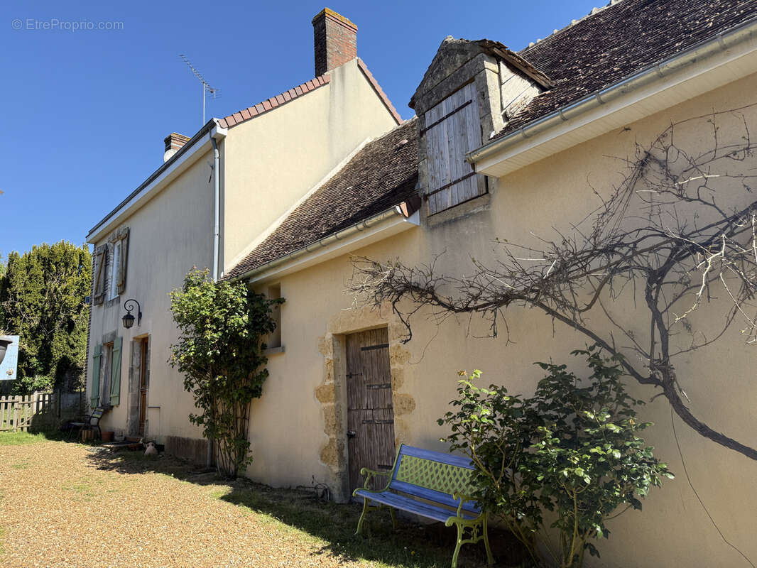 Maison à SAINT-COSME-EN-VAIRAIS