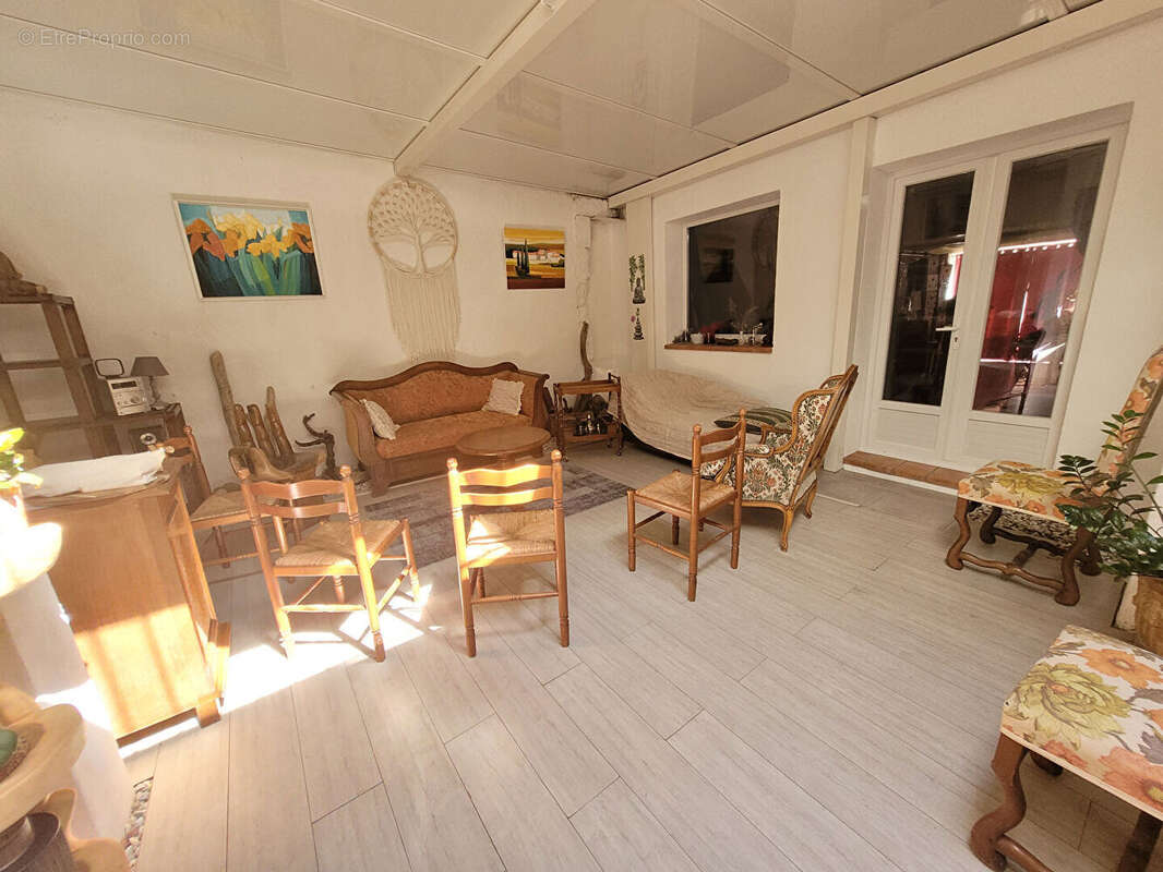 Appartement à MOURIES