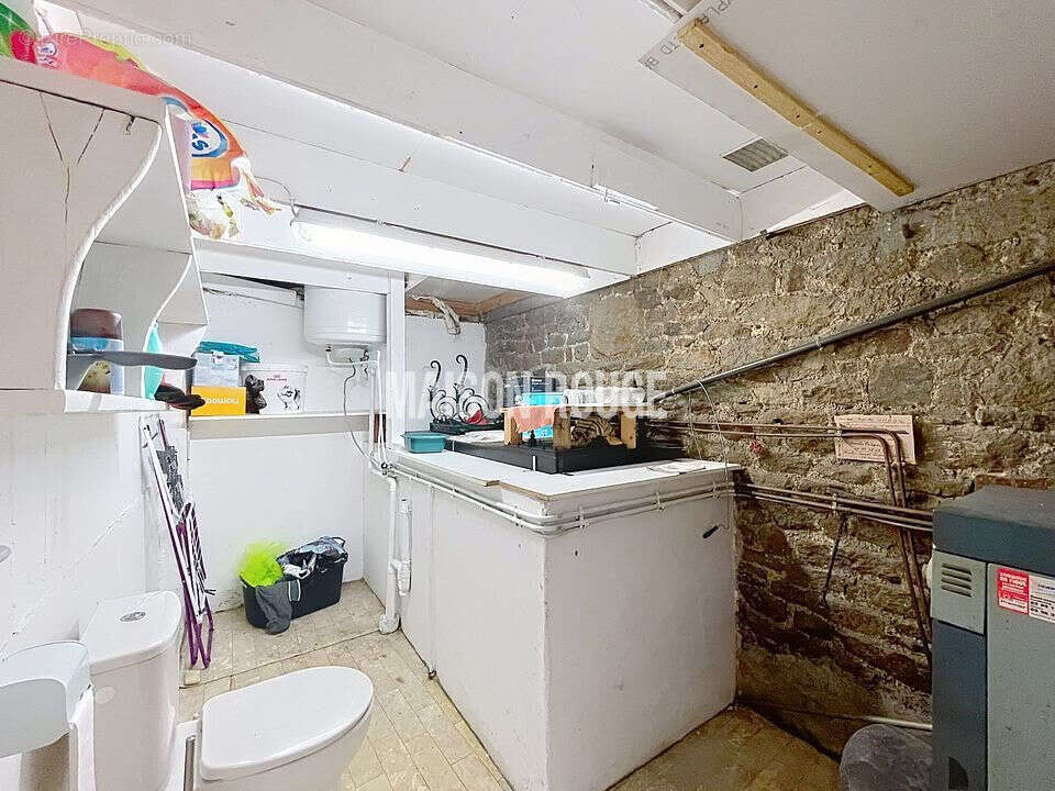 Maison de ville à finir de rénover avec terrasse et potentiel située à MINIAC MORVAN - photo 7