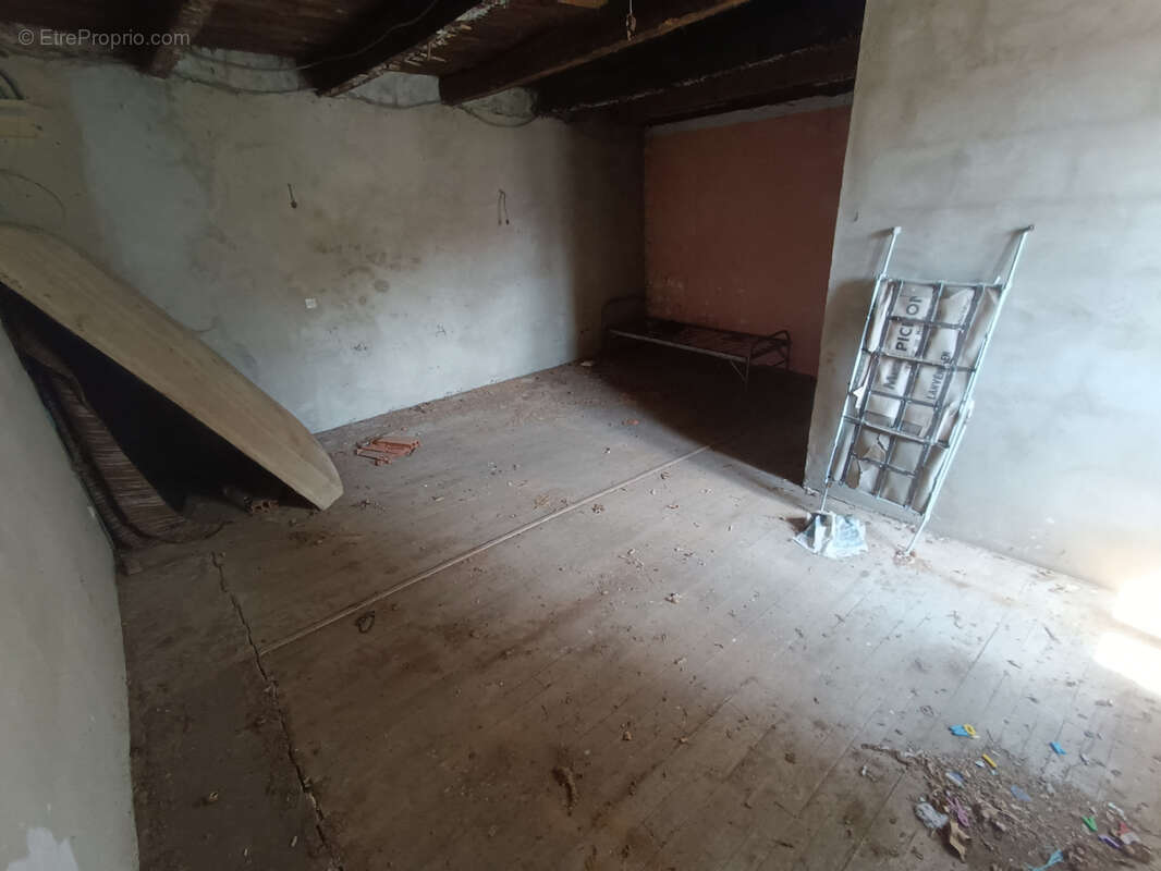 Maison 3 pièces 110 m2 à rénover. - photo 6