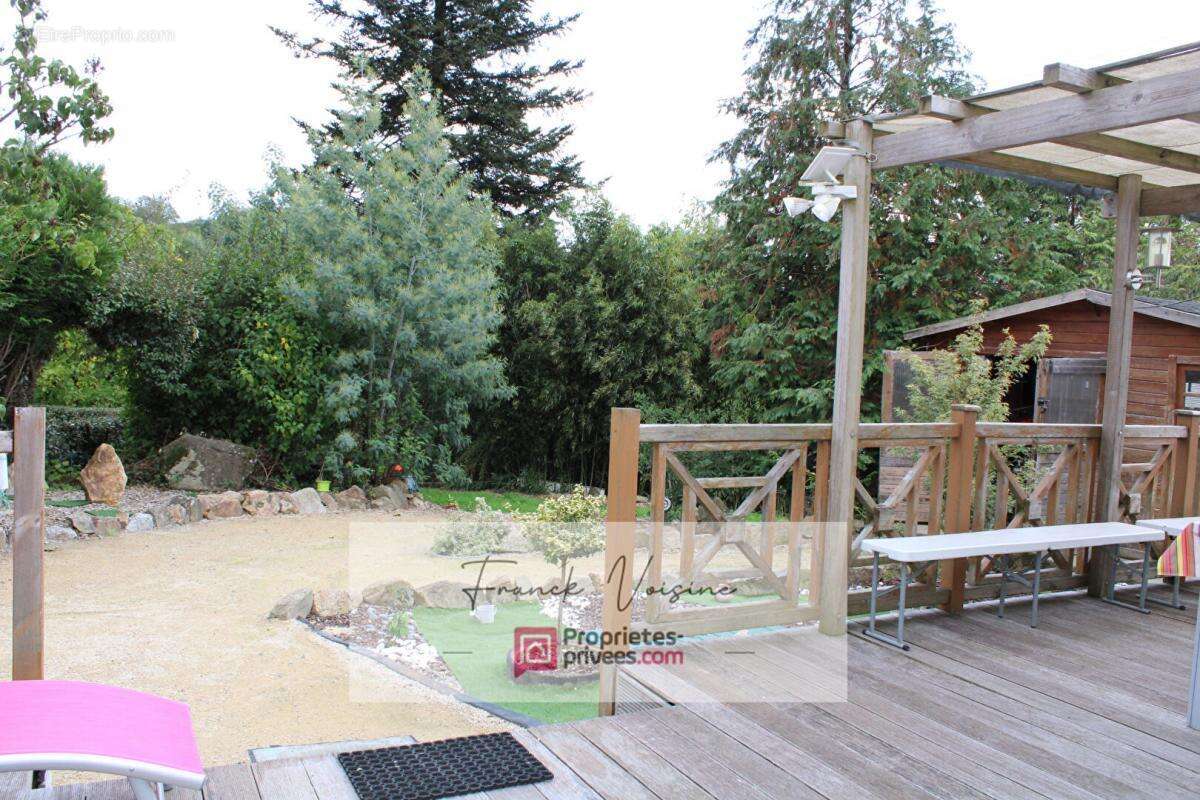 Maison à SAINT-MICHEL-MONT-MERCURE