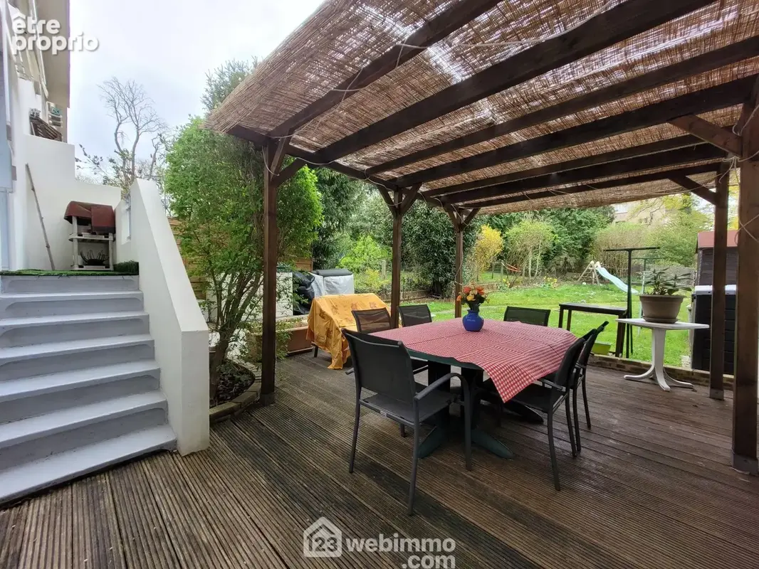 Accès à la terrasse depuis le séjour