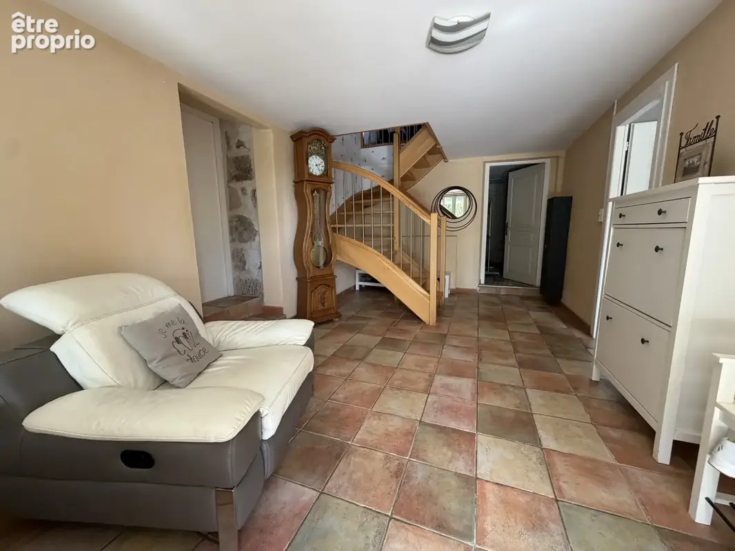 Maison rénovée avec un hectare de terrain - photo 11