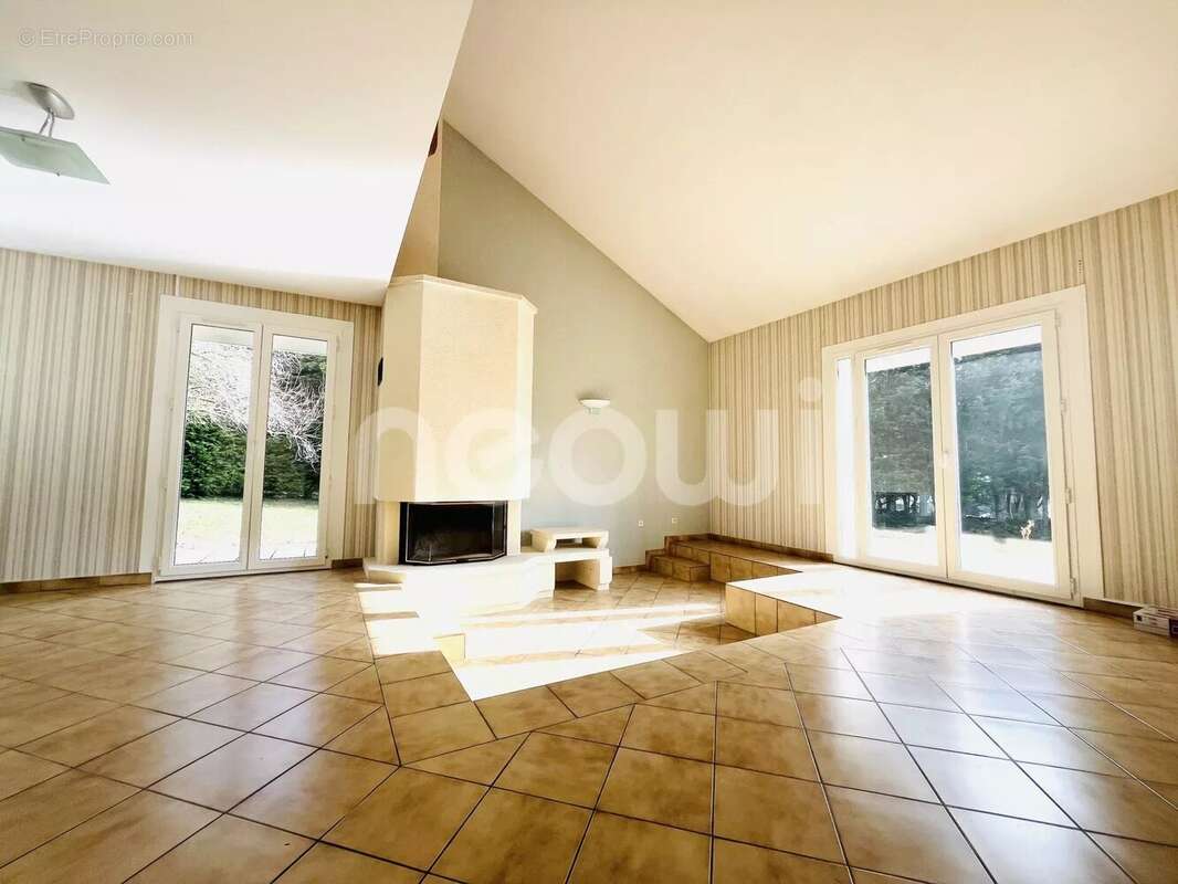 Maison à CHARBONNIERES-LES-VIEILLES