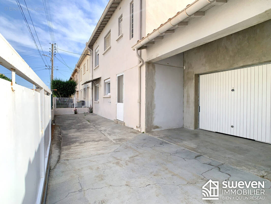 Maison à SAINT-LAURENT-DE-LA-SALANQUE