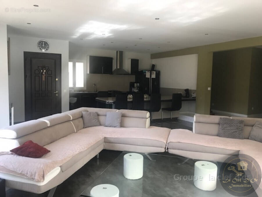 Maison à PUGET-THENIERS