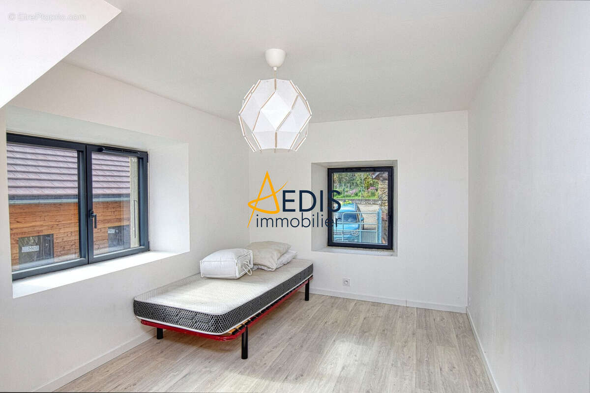 Chambre 2 - Maison à LA COMBE-DE-LANCEY