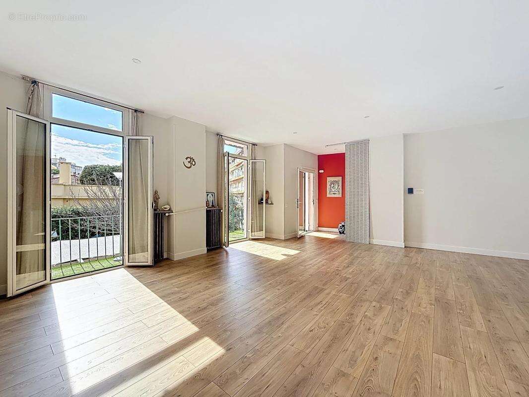 Nice Cimiez : Propriété de 435m² comprenant 6 appartements - photo 10