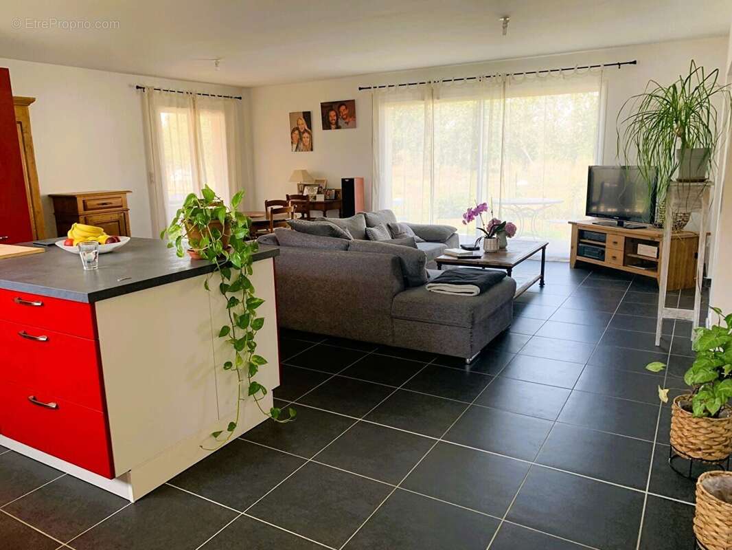 Maison 110 m² à Targon  - photo 3
