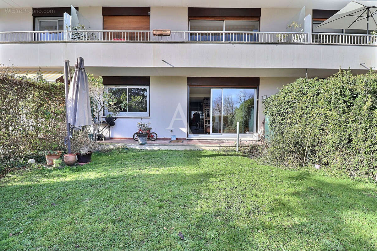 Appartement à LE MESNIL-LE-ROI
