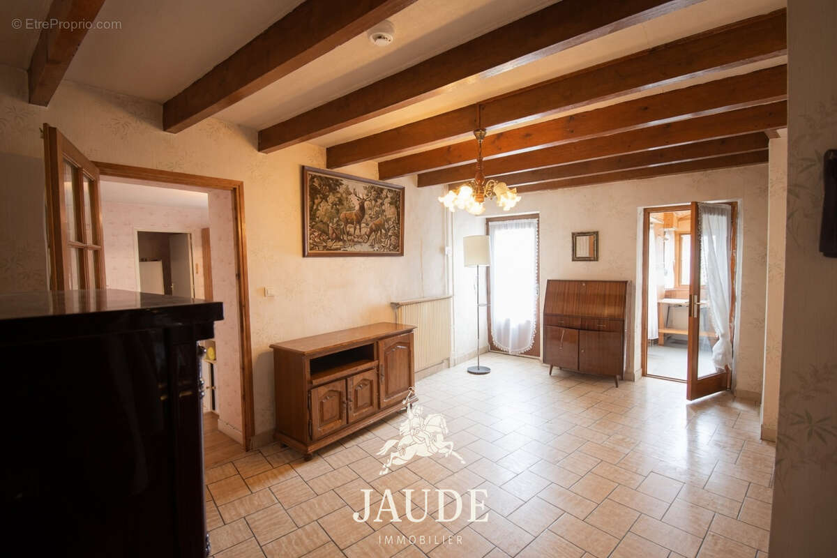 Maison de bourg avec GRANGES, garage et jardin   70 route du Puy de Dôme, La Font de l’Arbre, Orcines - photo 4