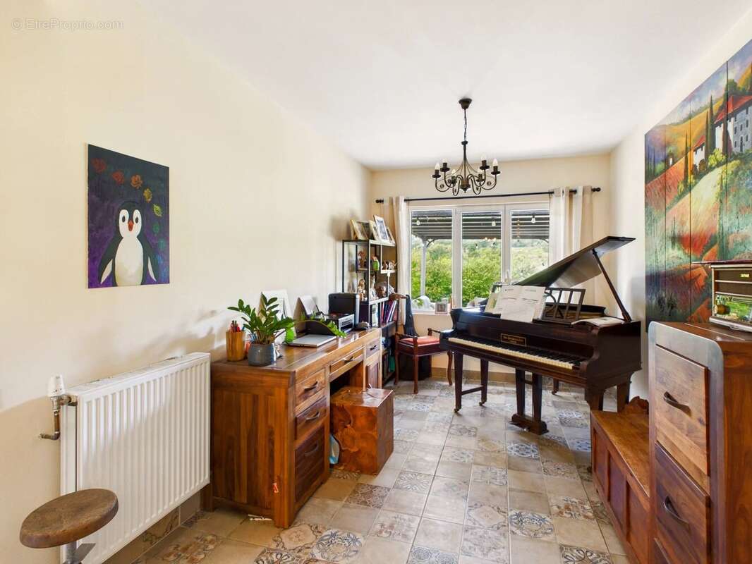 Superb maison sur un grand terrain avec vues imprenables - photo 8