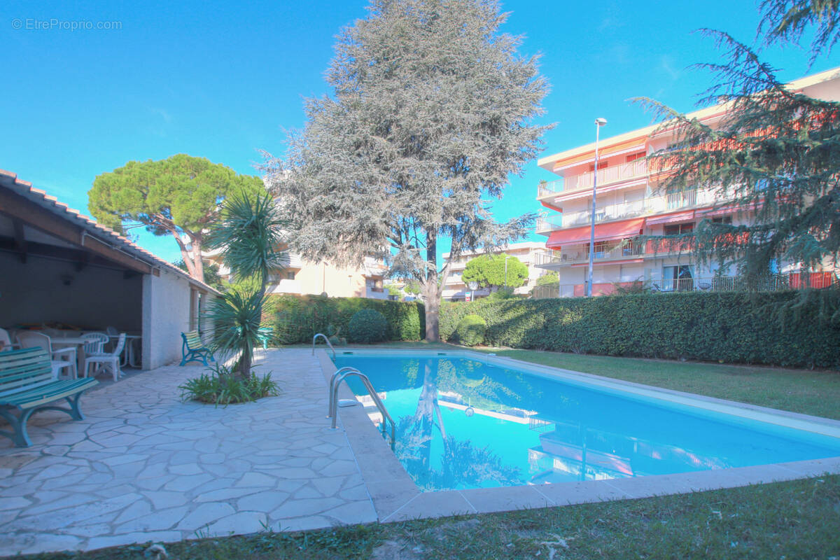 Appartement à SAINT-LAURENT-DU-VAR