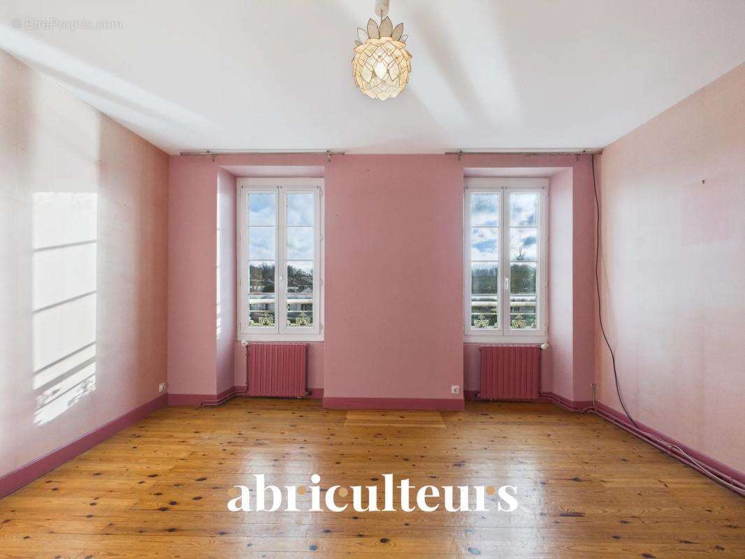 Maison de Maître au coeur du centre ville en vente à Jarnac (16200) - photo 16