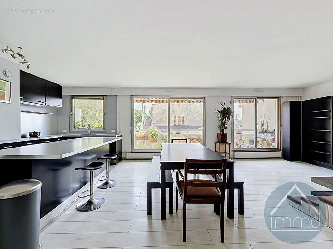 Appartement à COURBEVOIE
