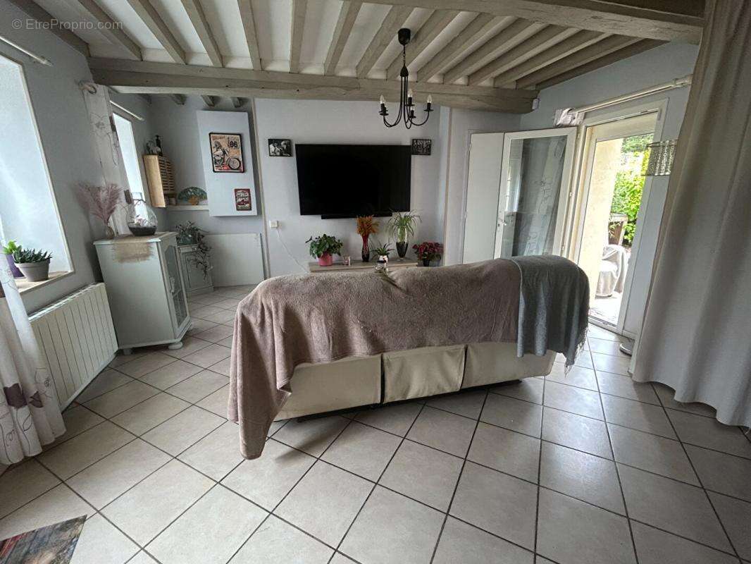 14370 Maison 102 m² en parfait état 183 800 - photo 6