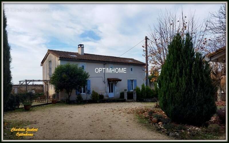Maison à AUBETERRE-SUR-DRONNE