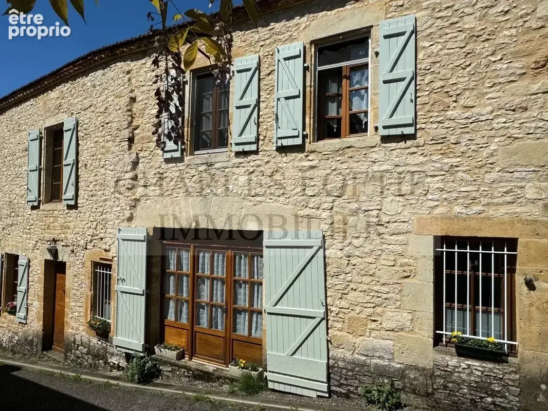 Jolie maison en pierre avec terrasse dans un village dynamique avec commerces en Bouriane - photo 2