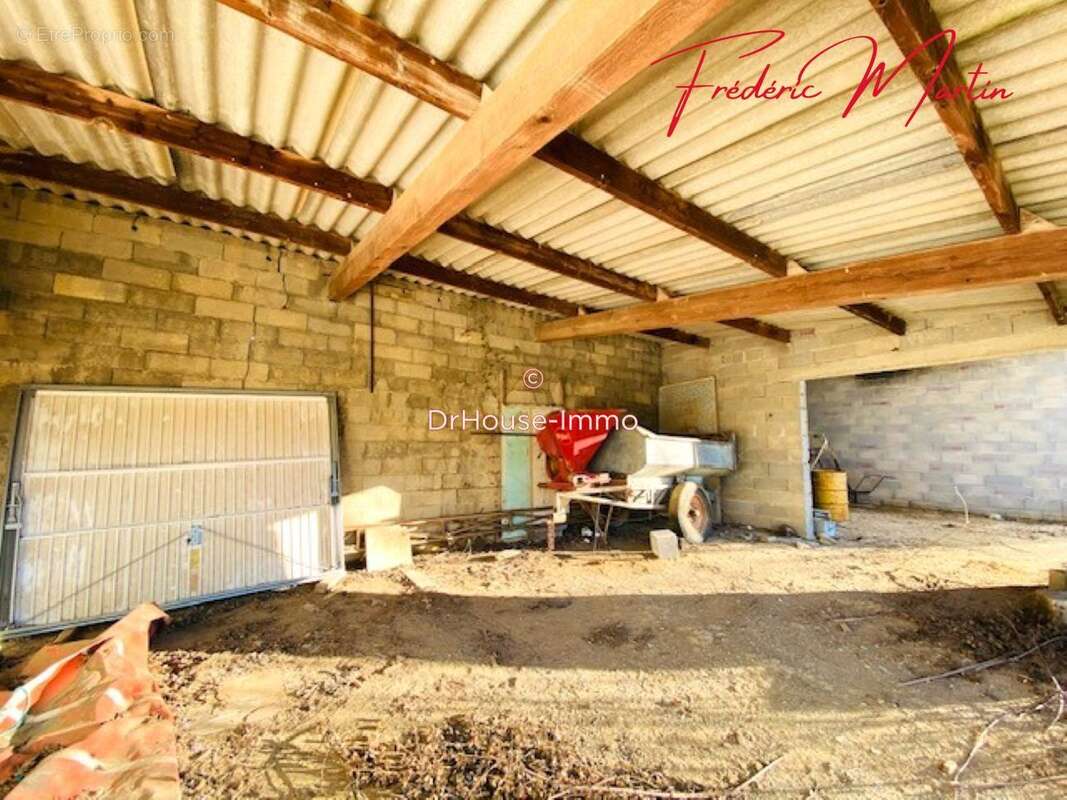 Terrain à SAINT-CHAPTES