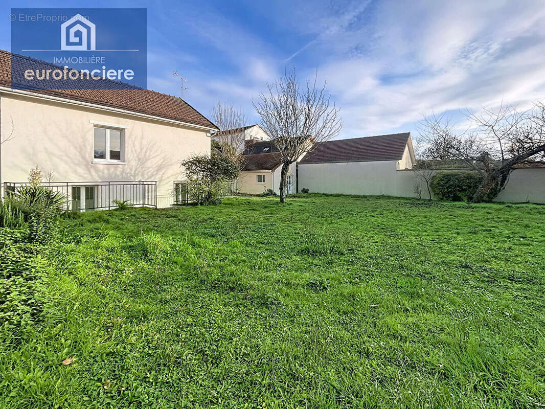 Maison à SAINTE-SAVINE