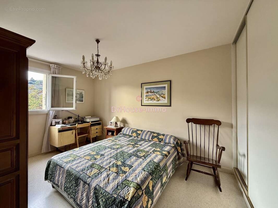 Appartement à SAINT-LAURENT-DU-VAR